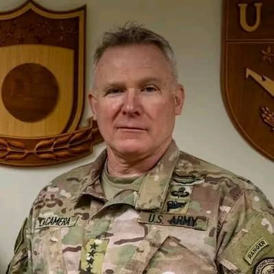 Gen Paul lacamera