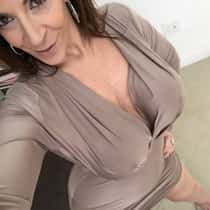 Tracey Holems