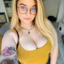Angela Clinton